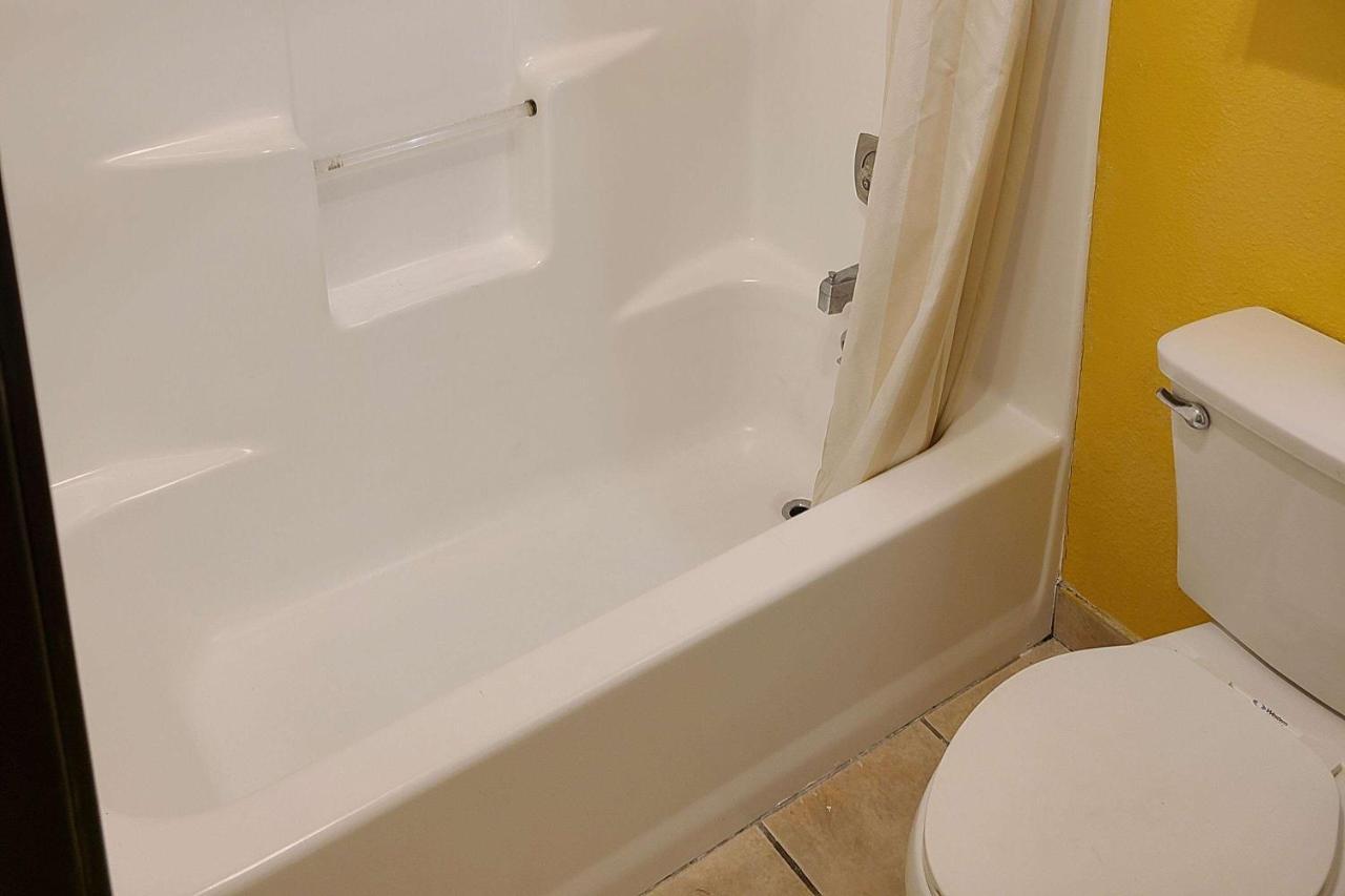 Travelodge By Wyndham Motel Stockton